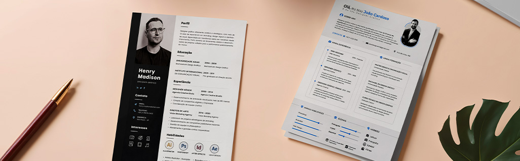 Pessoa analisando currículo profissional